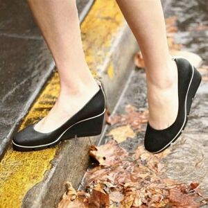 Betabrand | Onyx | All Weather Wedges Black Leather | SIZE 8M |